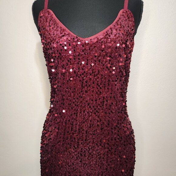 Simplee Deep Red Floor Length Fitted Sequin Dress With Slit Size XL - Picture 4 of 9